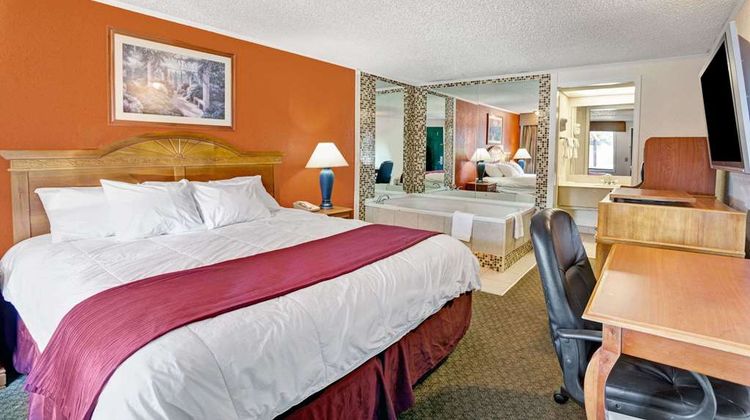 Knights Inn Detroit/Sterling Heights Suite