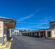 Super 8 Conference Center NAU/Downtown Exterior