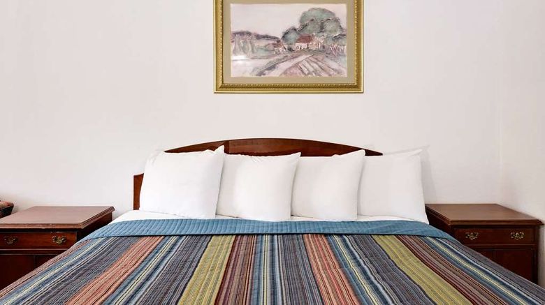 <b>Knights Inn Cleveland/Macedonia Room</b>. Images powered by <a href="https://iceportal.shijigroup.com/" title="IcePortal" target="_blank">IcePortal</a>.