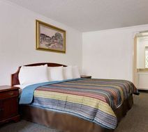 Knights Inn Cleveland/Macedonia Room