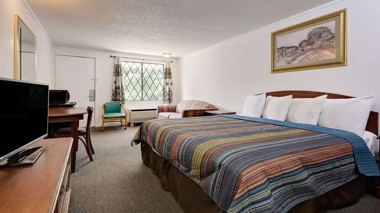 Knights Inn Cleveland/Macedonia Room