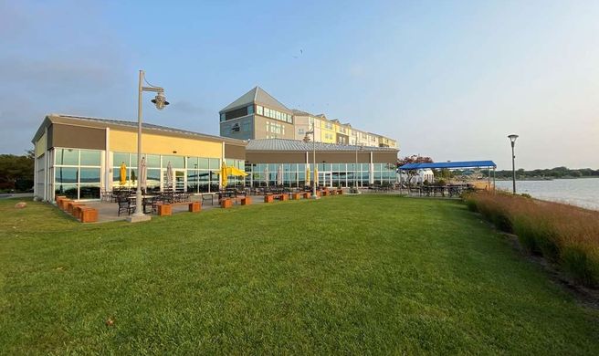 41 Lakefront Hotel, Trademark Collection Exterior