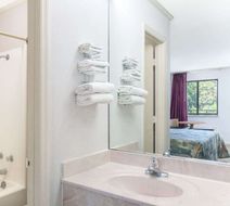 Knights Inn Point South Yemassee Room