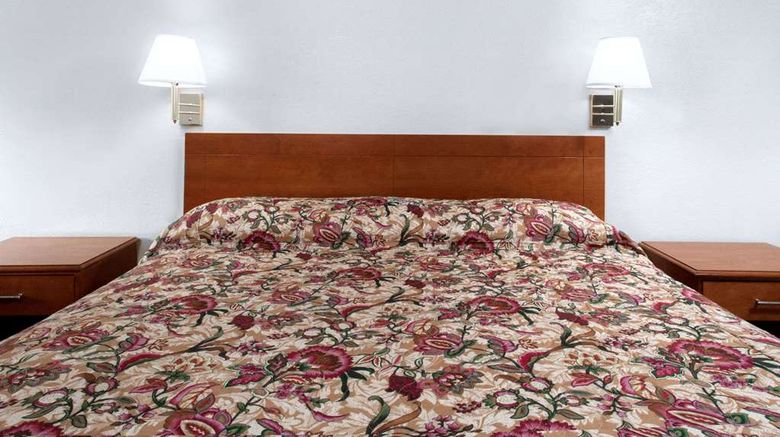 <b>Knights Inn Scranton/Wilkes-Barre Room</b>. Images powered by <a href="https://iceportal.shijigroup.com/" title="IcePortal" target="_blank">IcePortal</a>.