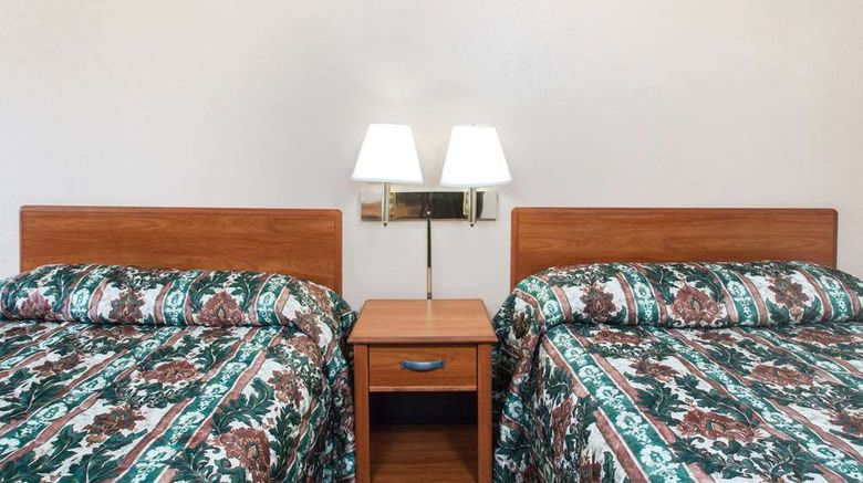 <b>Knights Inn Scranton/Wilkes-Barre Room</b>. Images powered by <a href="https://iceportal.shijigroup.com/" title="IcePortal" target="_blank">IcePortal</a>.