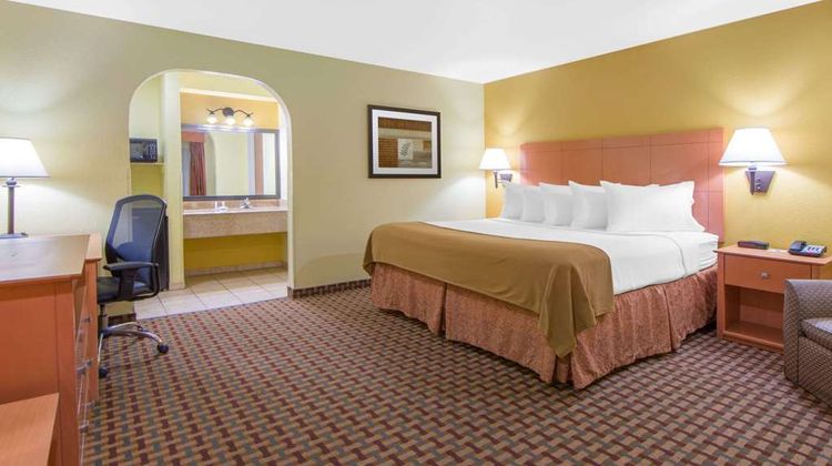 Days Inn Lubbock South Room