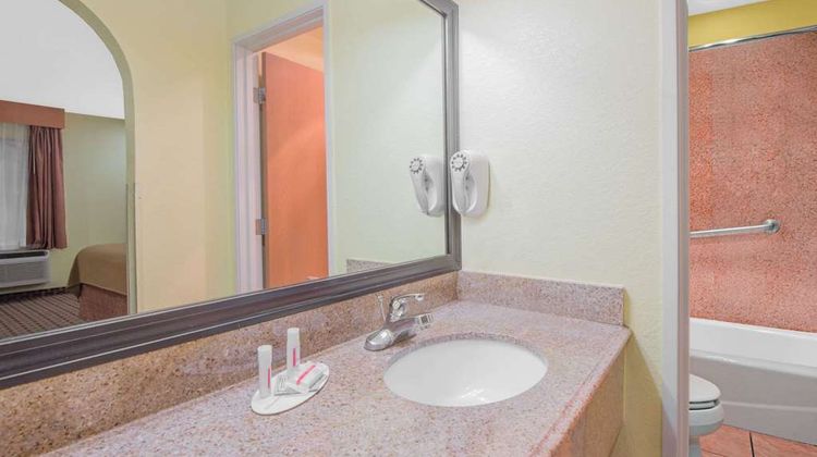 Days Inn Lubbock South Room