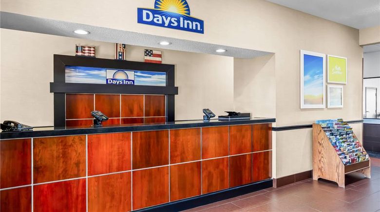<b>Days Inn Collinsville Lobby</b>. Images powered by <a href="https://iceportal.shijigroup.com/" title="IcePortal" target="_blank">IcePortal</a>.
