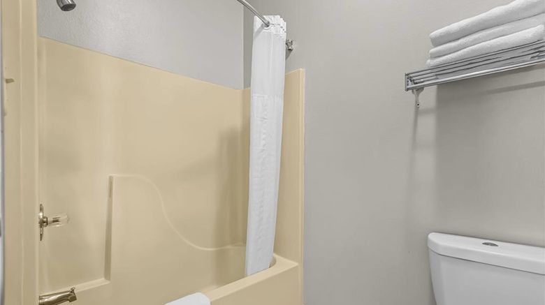 <b>Days Inn Collinsville Room</b>. Images powered by <a href="https://iceportal.shijigroup.com/" title="IcePortal" target="_blank">IcePortal</a>.