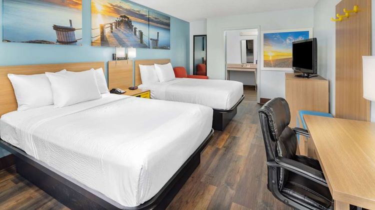 Days Inn Pensacola West Room