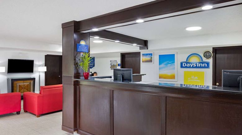 <b>Days Inn Pensacola West Lobby</b>. Images powered by <a href="https://iceportal.shijigroup.com/" title="IcePortal" target="_blank">IcePortal</a>.
