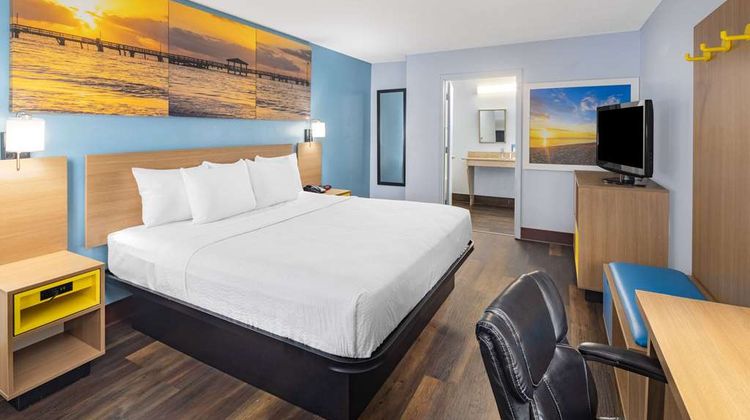 Days Inn Pensacola West Room