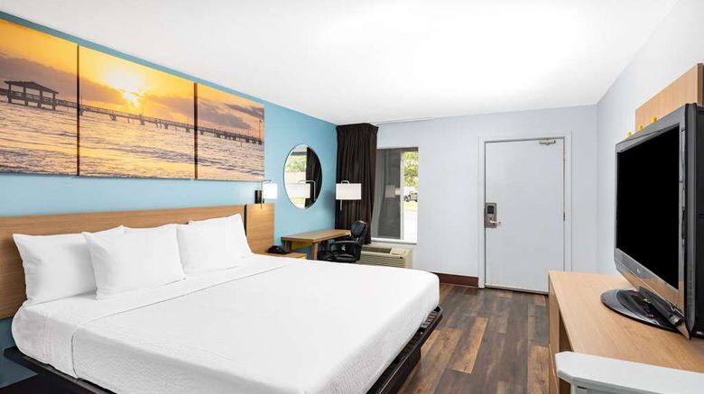 <b>Days Inn Pensacola West Room</b>. Images powered by <a href="https://iceportal.shijigroup.com/" title="IcePortal" target="_blank">IcePortal</a>.