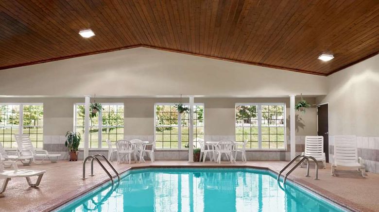 <b>Ramada Elizabethtown Pool</b>. Images powered by <a href="https://iceportal.shijigroup.com/" title="IcePortal" target="_blank">IcePortal</a>.