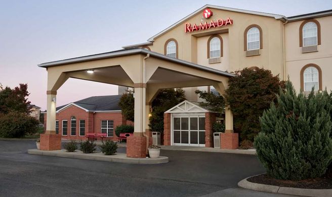 Ramada Elizabethtown Exterior