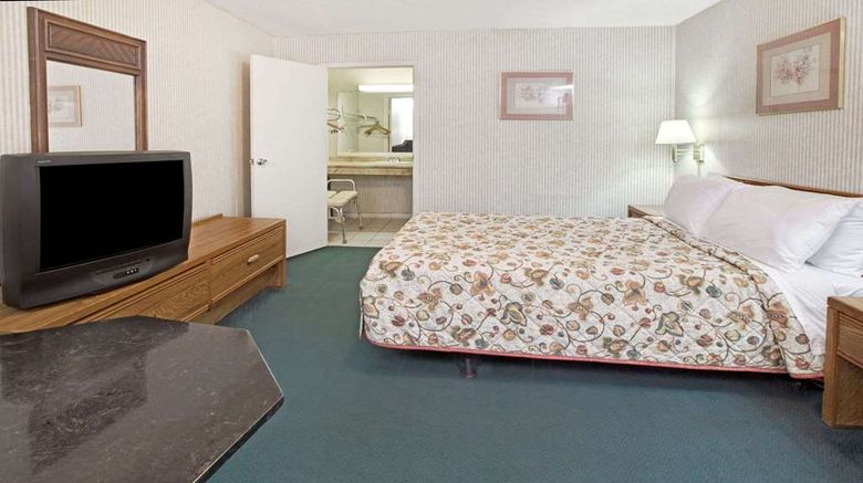 <b>Knights Inn Houston Hobby Airport Room</b>. Images powered by <a href="https://iceportal.shijigroup.com/" title="IcePortal" target="_blank">IcePortal</a>.