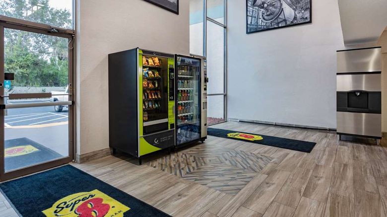 <b>Super 8 Melbourne Lobby</b>. Images powered by <a href="https://iceportal.shijigroup.com/" title="IcePortal" target="_blank">IcePortal</a>.