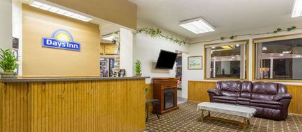 Days Inn Paxton Lobby