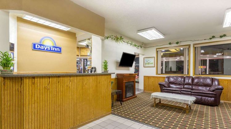 Days Inn Paxton Lobby