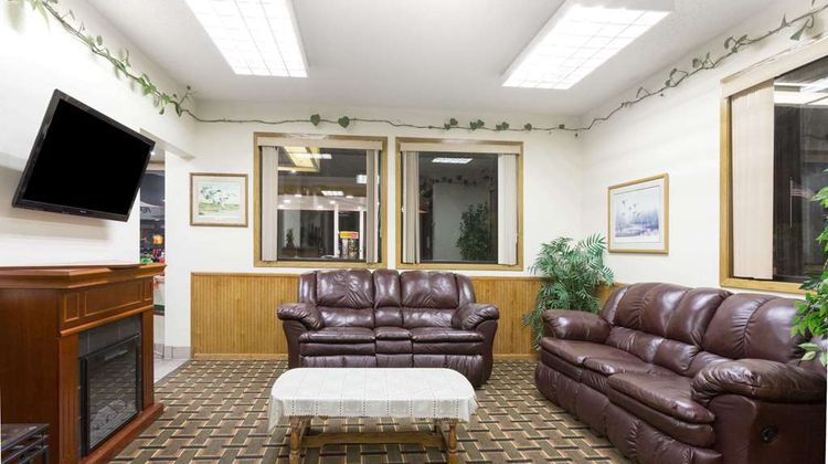 Days Inn Paxton Lobby