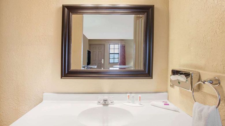 <b>Knights Inn Wildersville Room</b>. Images powered by <a href="https://iceportal.shijigroup.com/" title="IcePortal" target="_blank">IcePortal</a>.