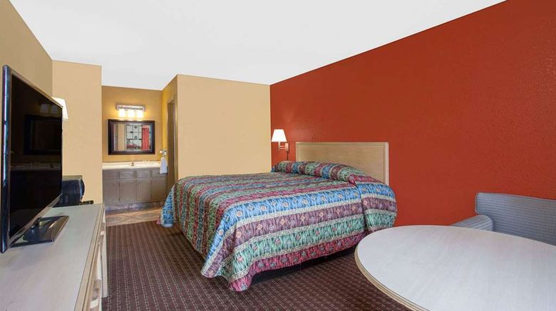 <b>Knights Inn Wildersville Room</b>. Images powered by <a href="https://iceportal.shijigroup.com/" title="IcePortal" target="_blank">IcePortal</a>.