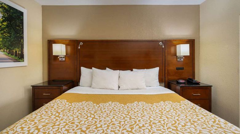<b>Days Inn Thomaston Room</b>. Images powered by <a href="https://iceportal.shijigroup.com/" title="IcePortal" target="_blank">IcePortal</a>.