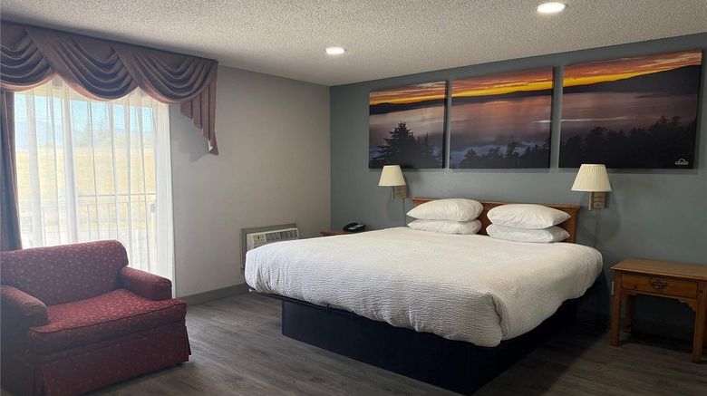 <b>Days Inn Medford Room</b>. Images powered by <a href="https://iceportal.shijigroup.com/" title="IcePortal" target="_blank">IcePortal</a>.