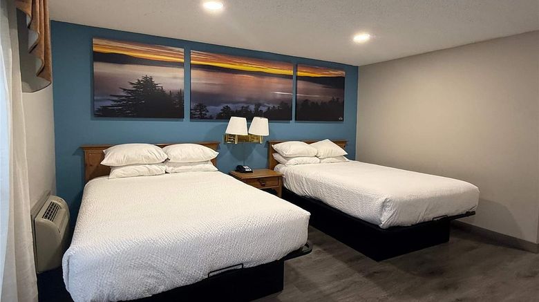 <b>Days Inn Medford Room</b>. Images powered by <a href="https://iceportal.shijigroup.com/" title="IcePortal" target="_blank">IcePortal</a>.