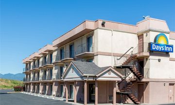 Days Inn Medford
