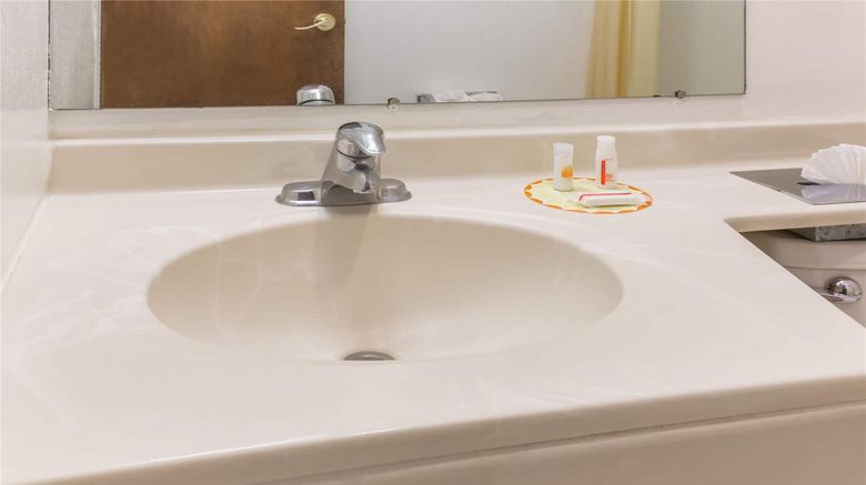 <b>Days Inn Medford Room</b>. Images powered by <a href="https://iceportal.shijigroup.com/" title="IcePortal" target="_blank">IcePortal</a>.