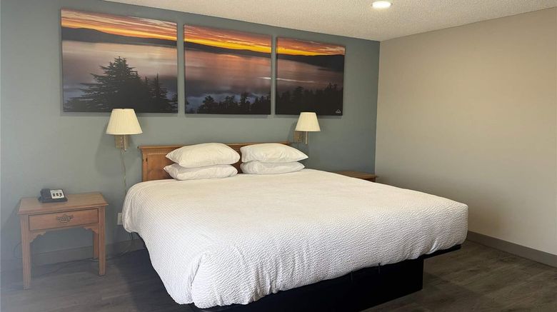 <b>Days Inn Medford Room</b>. Images powered by <a href="https://iceportal.shijigroup.com/" title="IcePortal" target="_blank">IcePortal</a>.