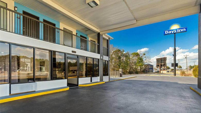 Days Inn Ocean Springs Exterior. Images powered by <a href="https://iceportal.shijigroup.com" target="_blank" rel="noopener">Ice Portal</a>.