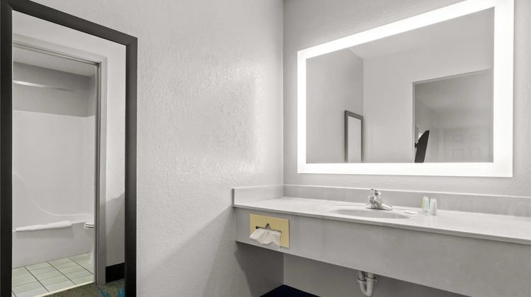Days Inn Ocean Springs Suite