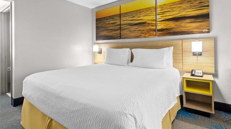 Days Inn Ocean Springs Suite
