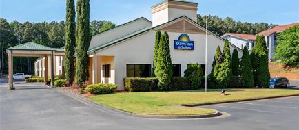 Days Inn & Suites Norcross/Atlanta NE Exterior