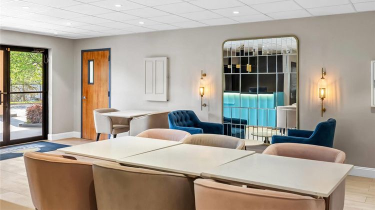 Days Inn & Suites Norcross/Atlanta NE Lobby