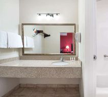 Ramada San Diego Airport Room