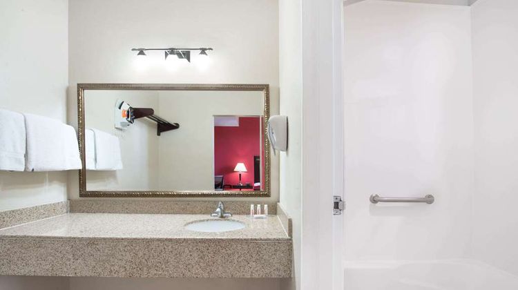 Ramada San Diego Airport Room