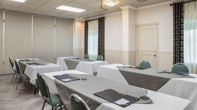 <b>Days Inn Berthierville Meeting</b>. Images powered by <a href="https://iceportal.shijigroup.com/" title="IcePortal" target="_blank">IcePortal</a>.