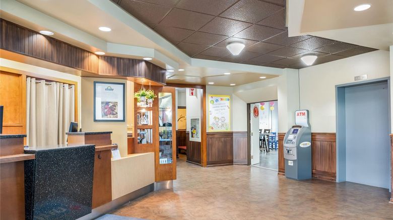 <b>Days Inn Berthierville Lobby</b>. Images powered by <a href="https://iceportal.shijigroup.com/" title="IcePortal" target="_blank">IcePortal</a>.