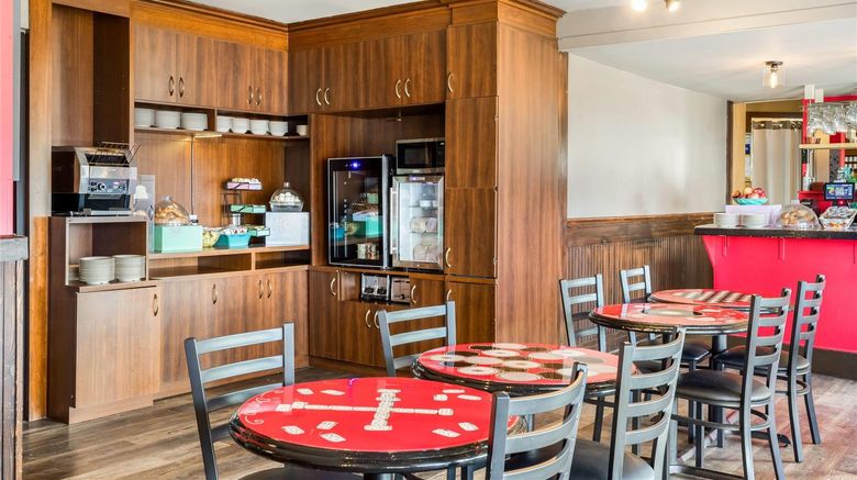 <b>Days Inn Berthierville Restaurant</b>. Images powered by <a href="https://iceportal.shijigroup.com/" title="IcePortal" target="_blank">IcePortal</a>.
