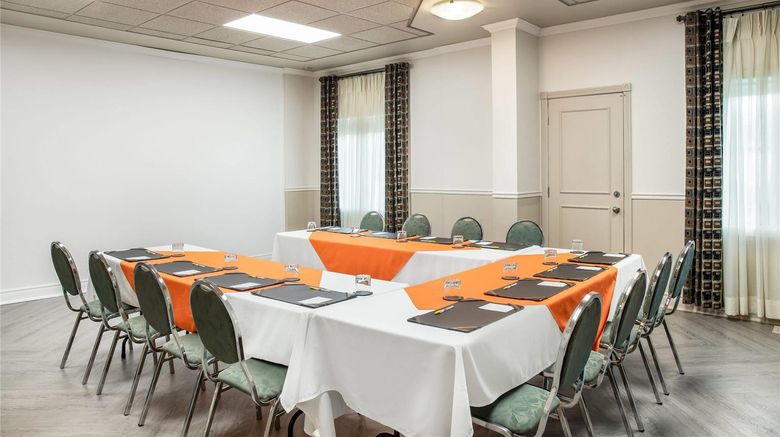 <b>Days Inn Berthierville Meeting</b>. Images powered by <a href="https://iceportal.shijigroup.com/" title="IcePortal" target="_blank">IcePortal</a>.