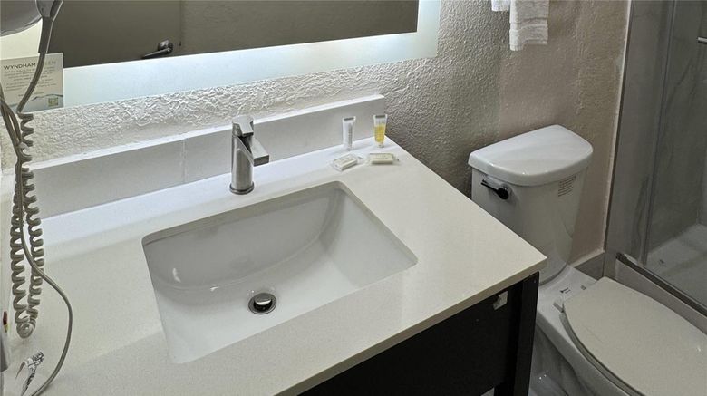 <b>Howard Johnson Phoenix Arpt/Dtwn Area Suite</b>. Images powered by <a href="https://iceportal.shijigroup.com/" title="IcePortal" target="_blank">IcePortal</a>.