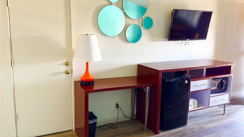 <b>Howard Johnson Phoenix Arpt/Dtwn Area Room</b>. Images powered by <a href="https://iceportal.shijigroup.com/" title="IcePortal" target="_blank">IcePortal</a>.