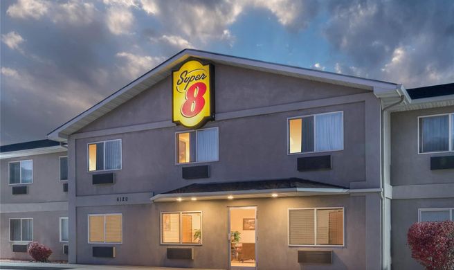 Super 8 Fountain Exterior