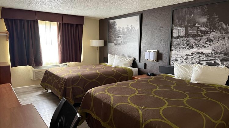 Super 8 Fountain Room