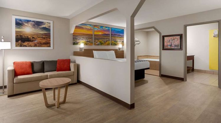 Days Inn Covington Suite