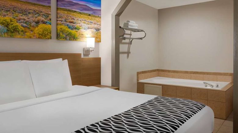 <b>Days Inn Covington Suite</b>. Images powered by <a href="https://iceportal.shijigroup.com/" title="IcePortal" target="_blank">IcePortal</a>.