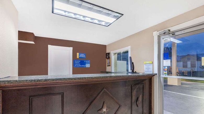 <b>Days Inn Jacksonville Lobby</b>. Images powered by <a href="https://iceportal.shijigroup.com/" title="IcePortal" target="_blank">IcePortal</a>.
